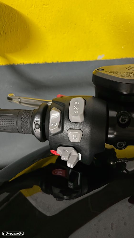 Triumph Rocket 3R - 10