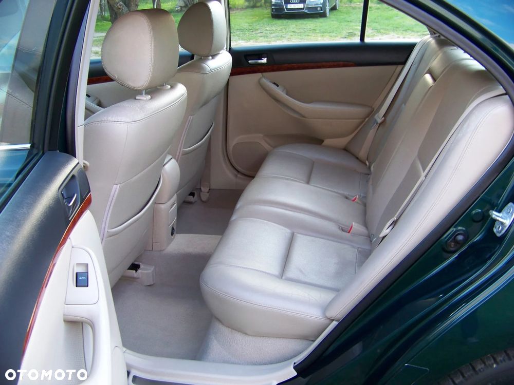 Toyota Avensis 2.0 D-4D - 18