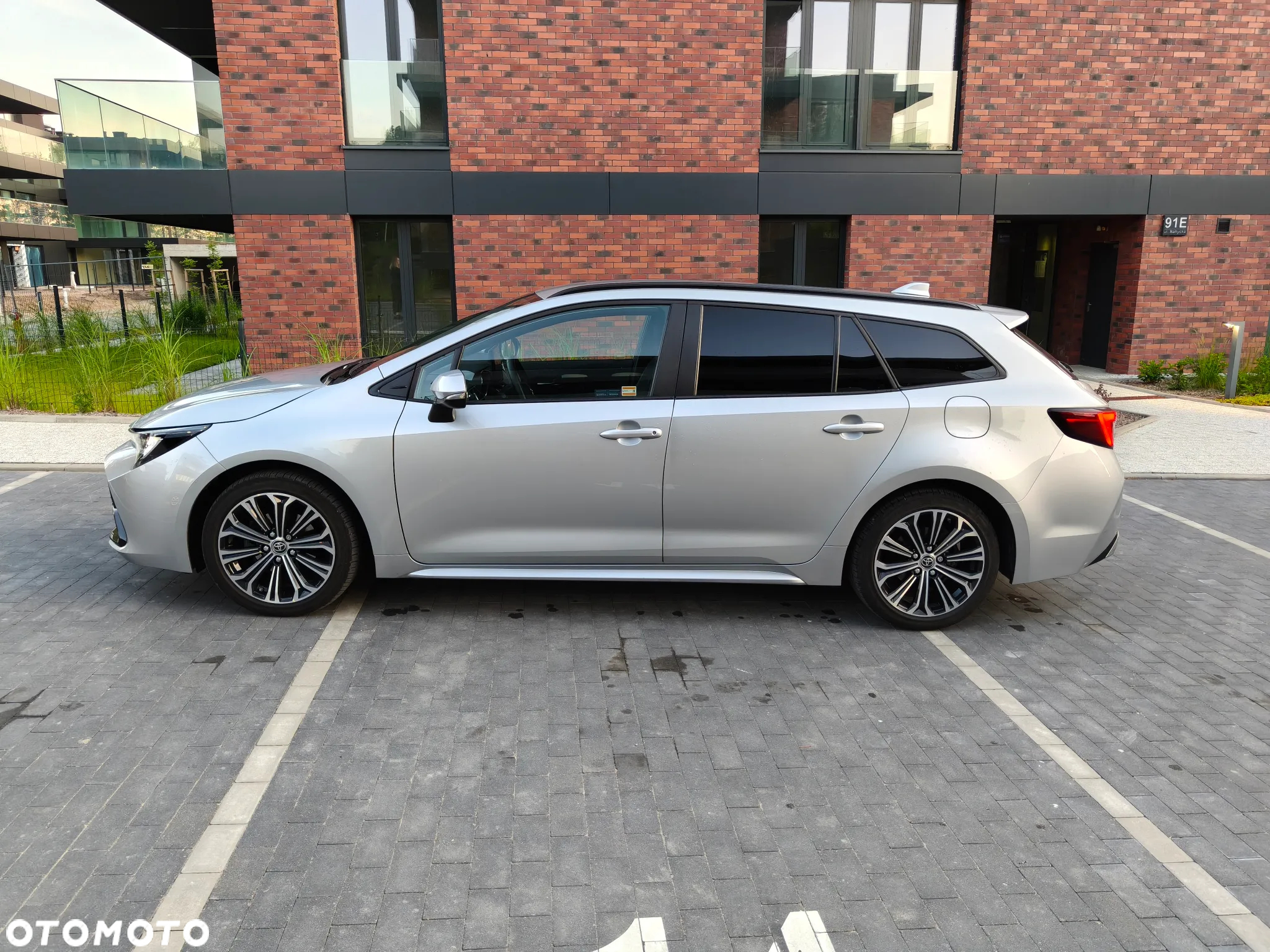 Toyota Corolla 1.8 Hybrid Comfort - 18