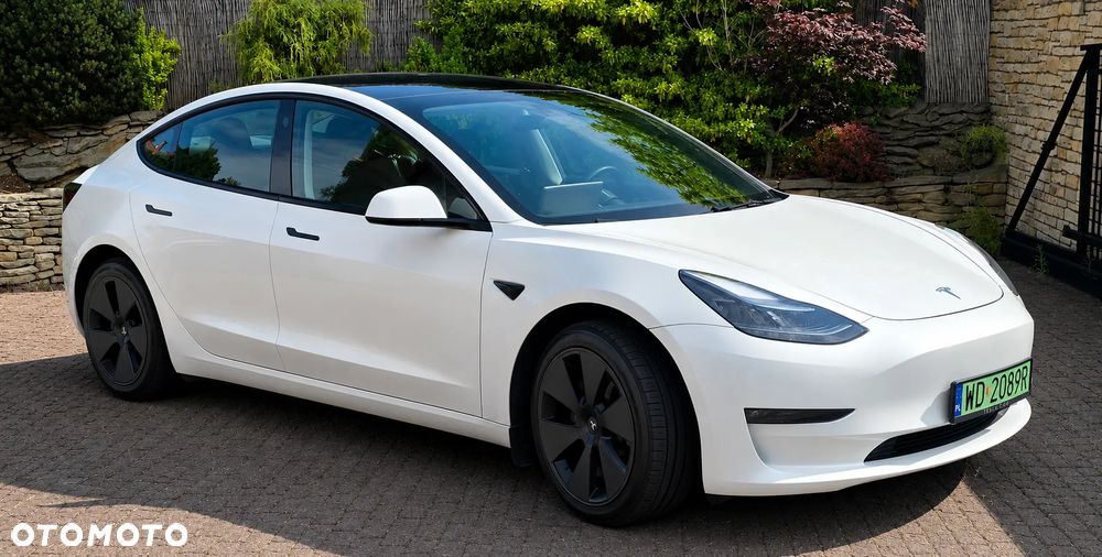 Tesla Model 3 - 1