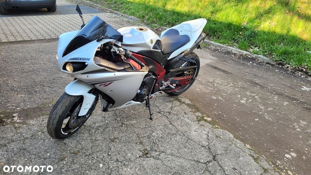 Yamaha R1 - 3