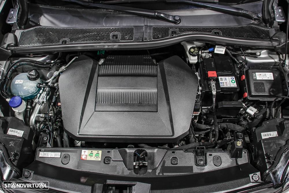 Peugeot e-2008 50 kWh GT - 17