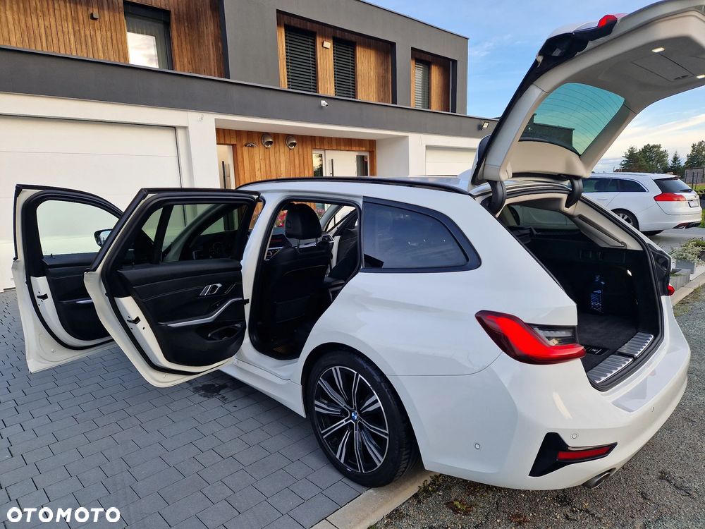 BMW Seria 3 318d Sport Line - 12