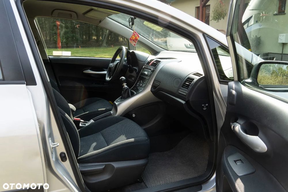 Toyota Auris 1.6 Premium - 2