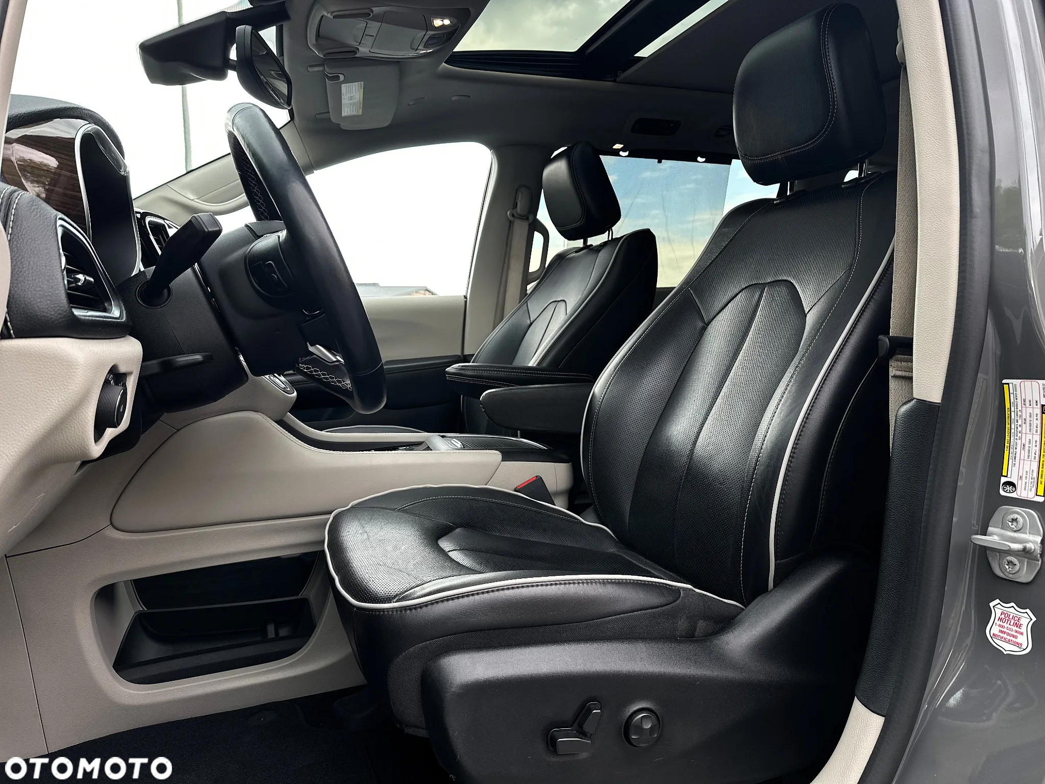 Chrysler Pacifica - 10