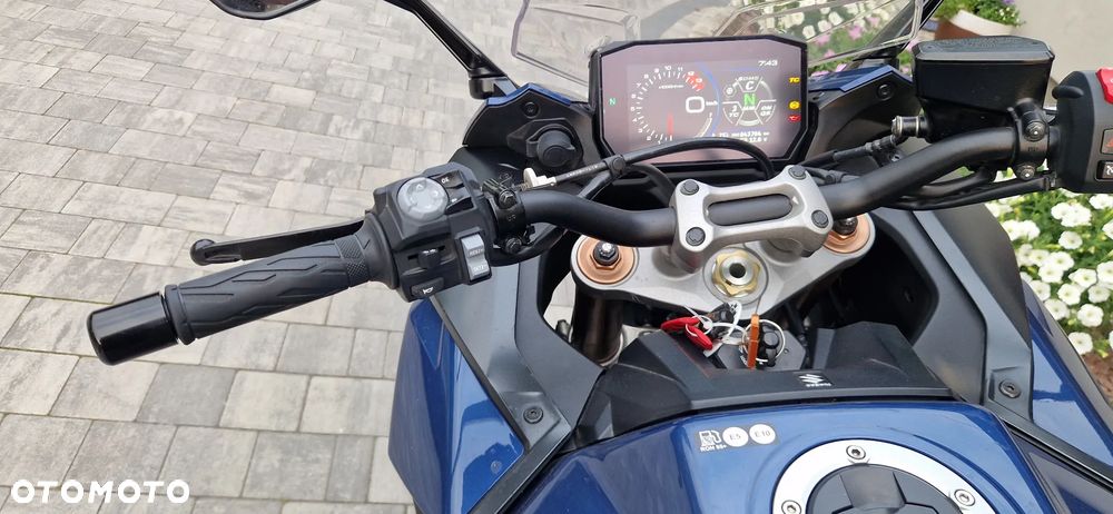 Suzuki GSX - 17