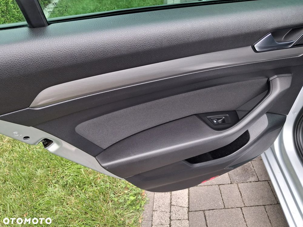 Volkswagen Passat 2.0 TDI EVO Business - 23