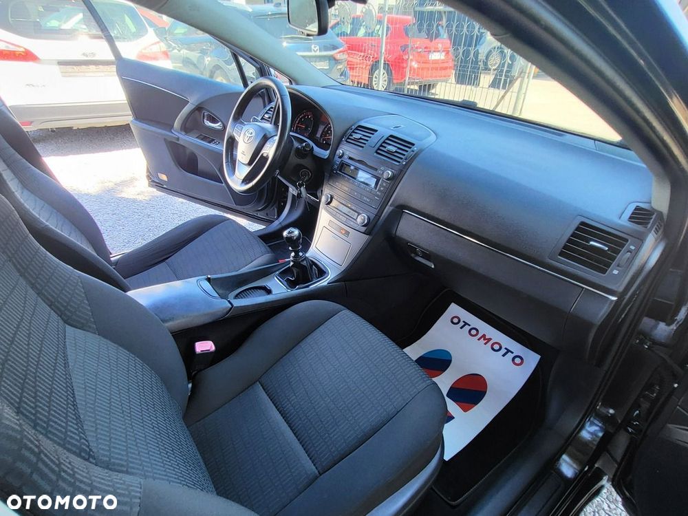 Toyota Avensis - 18