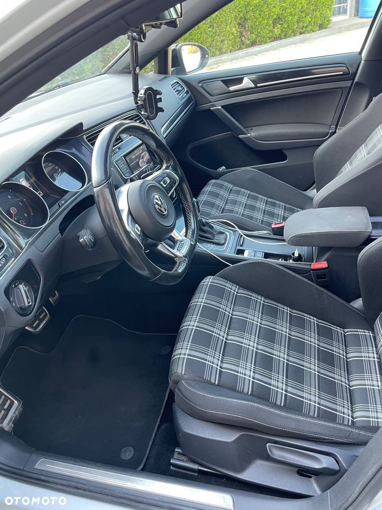 Volkswagen Golf - 19