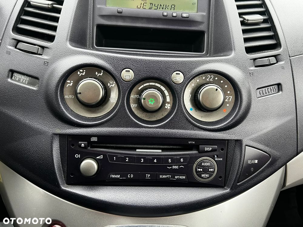 Mitsubishi Grandis 2.4 Intense - 19