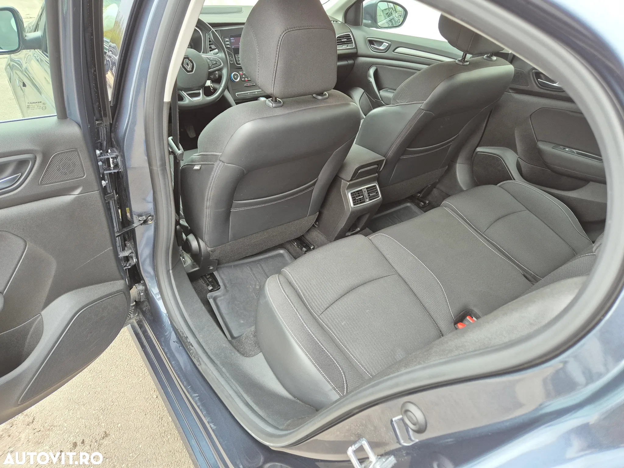 Renault Megane TCe 140 EDC GPF Zen - 11
