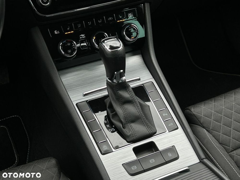 Skoda Superb 1.5 TSI Ambition DSG - 27