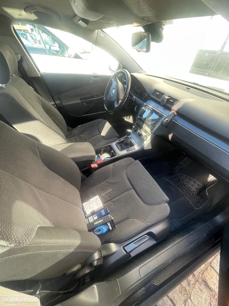 VW Passat Variant 2.0 TDi Confortline - 11