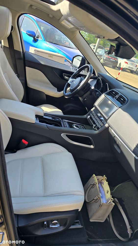 Jaguar F-Pace 2.0 P250 mHEV AWD R-Dynamic Black - 5