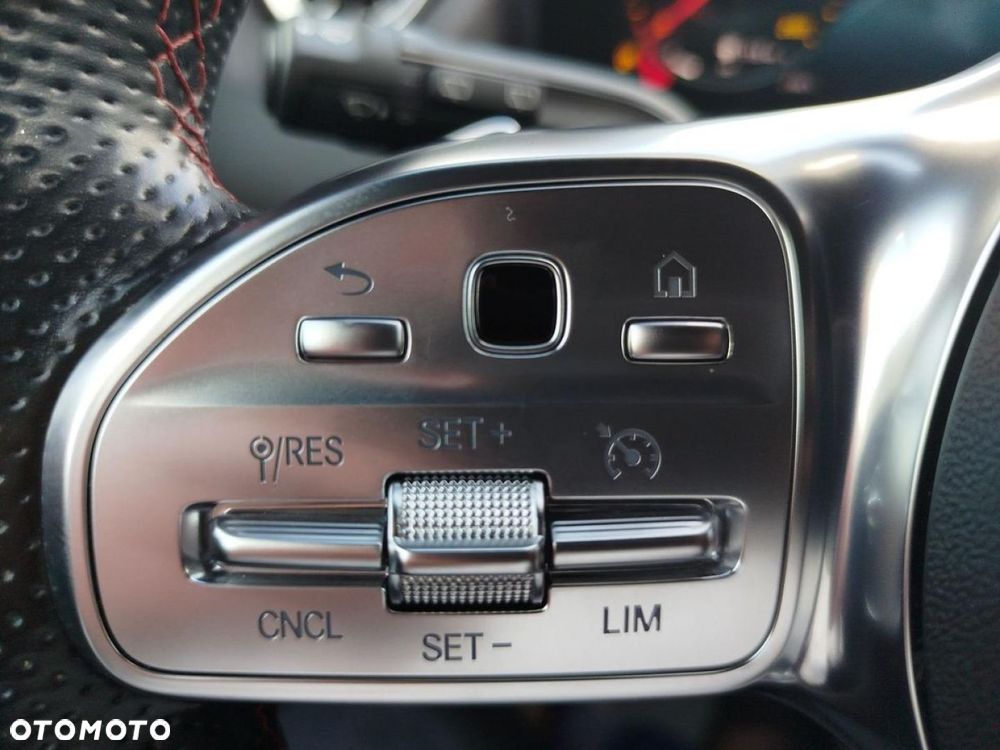 Mercedes-Benz GLA - 17