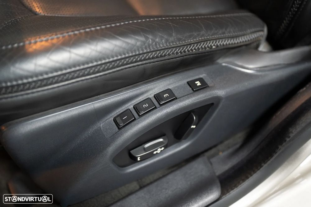 Volvo XC 70 D5 Summum Geartronic - 15