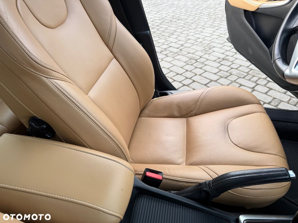 Volvo V40 Cross Country D3 Momentum - 32