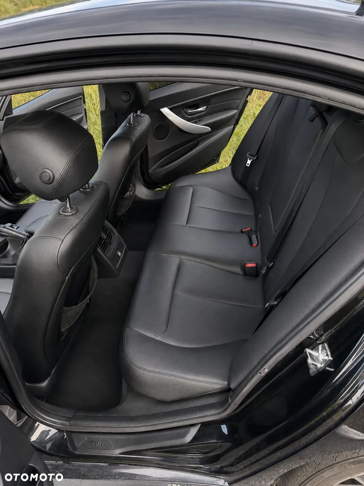 BMW Seria 3 328i Sport Line - 9