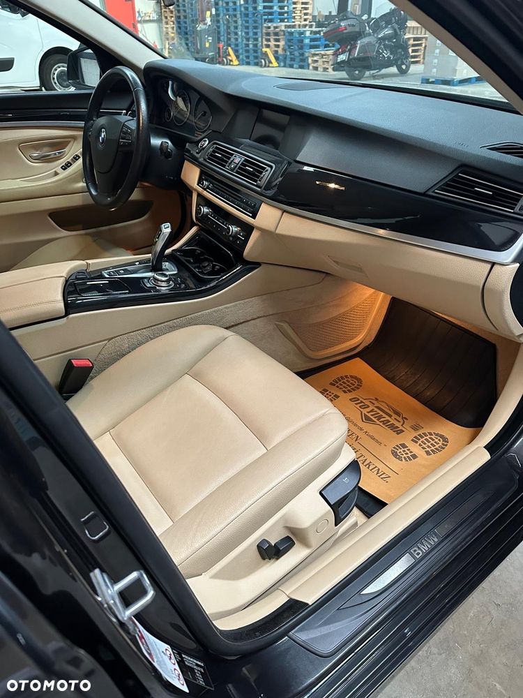 BMW Seria 5 528i xDrive - 7