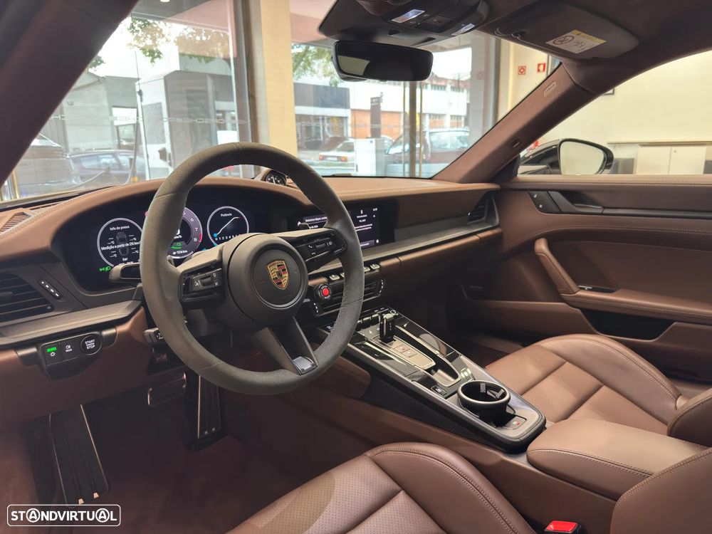 Porsche 911 (992) Carrera 4 GTS - 24