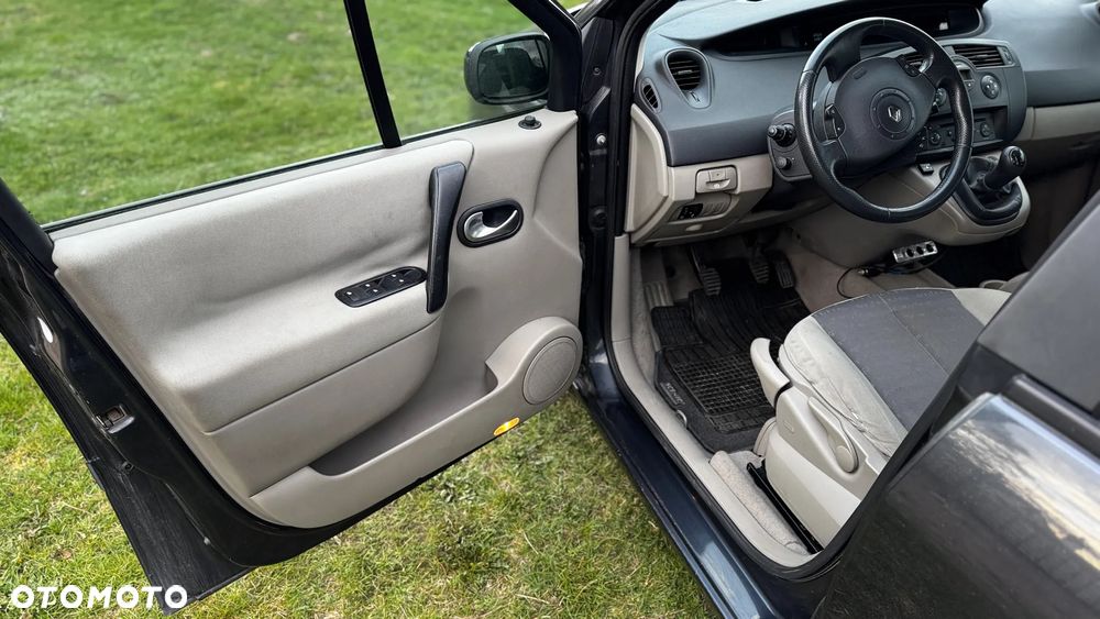 Renault Scenic 1.6 16V Infinity - 9