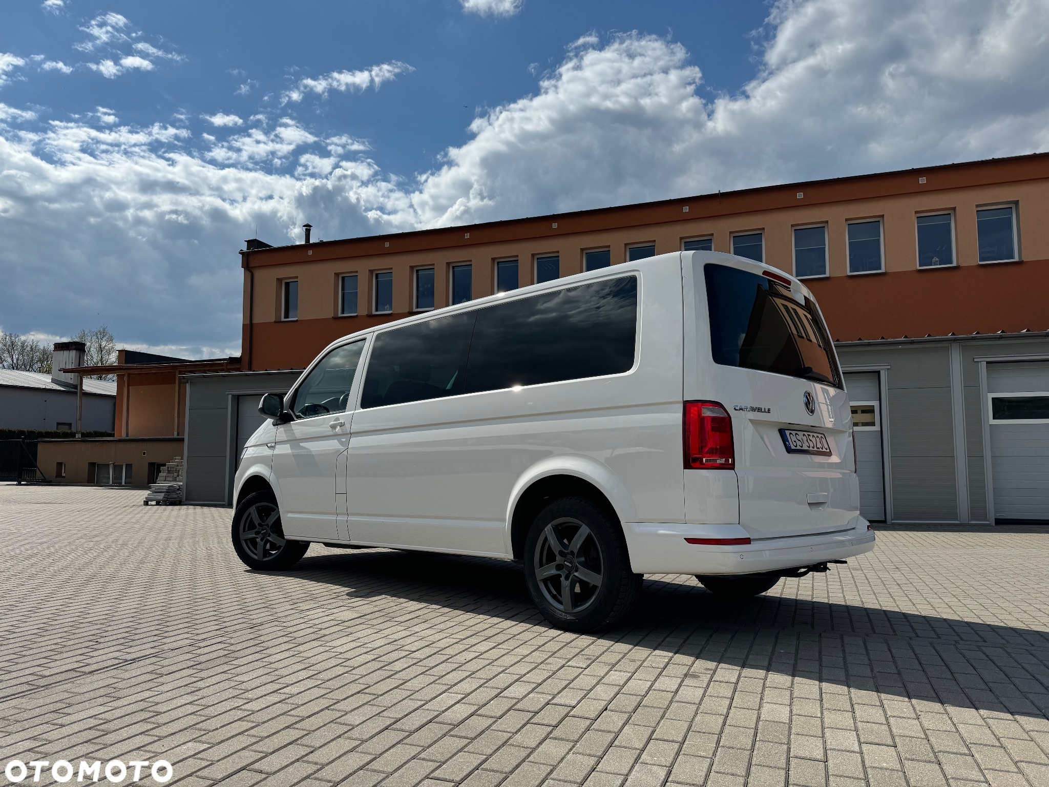 Volkswagen Caravelle 2.0 TDI L2 Comfortline - 4