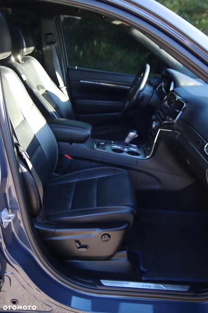 Jeep Grand Cherokee - 12