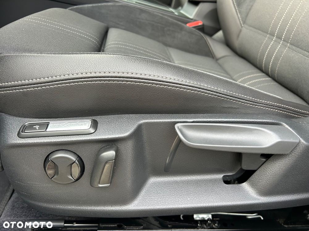 Volkswagen Passat Alltrack 2.0 TDI SCR DSG 4Motion - 18