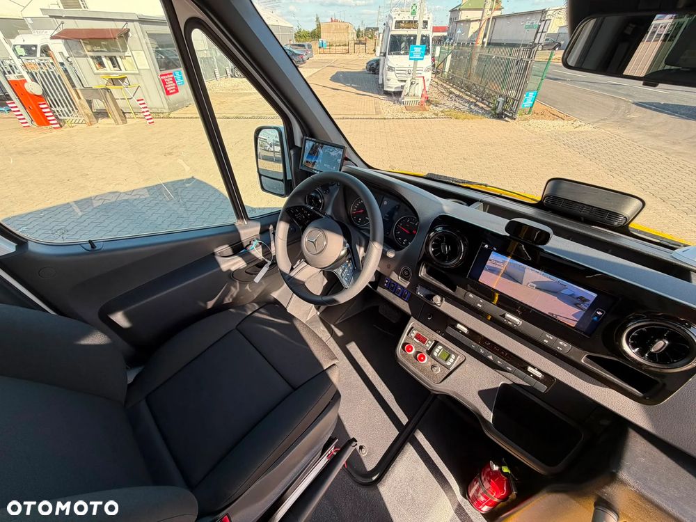 Mercedes-Benz Sprinter 517 - 19
