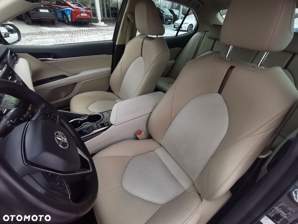 Toyota Camry 2.5 Hybrid Executive CVT - 11