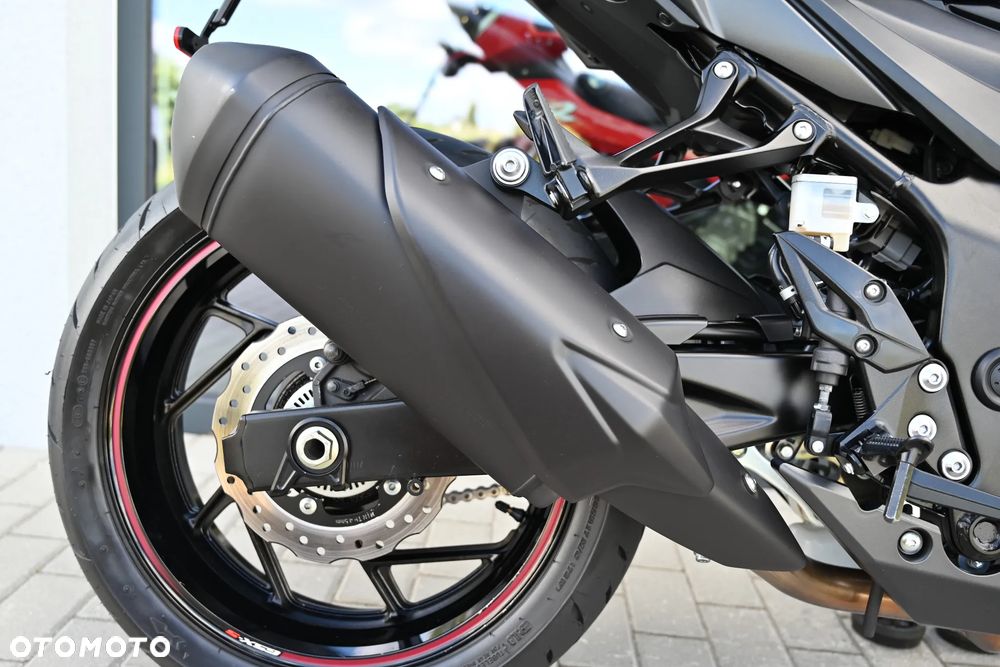 Suzuki GSX - 36