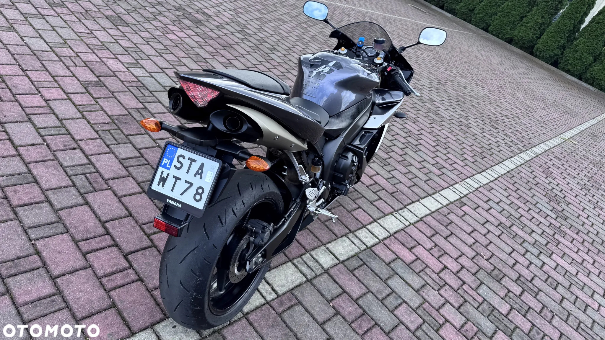 Yamaha R1 - 8
