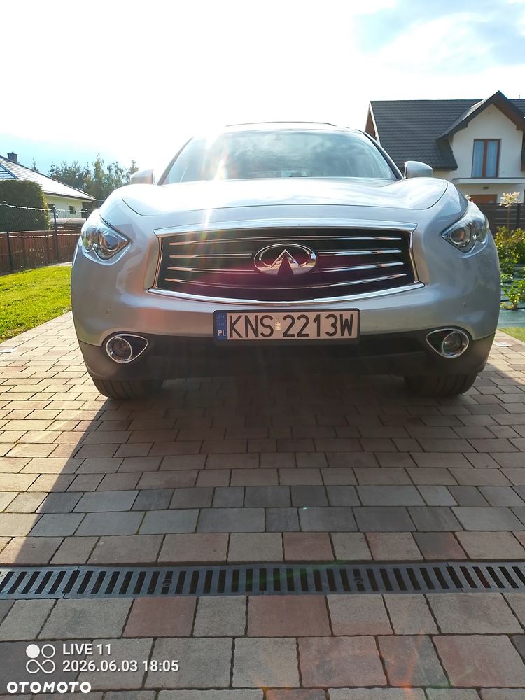 Infiniti QX70 - 28