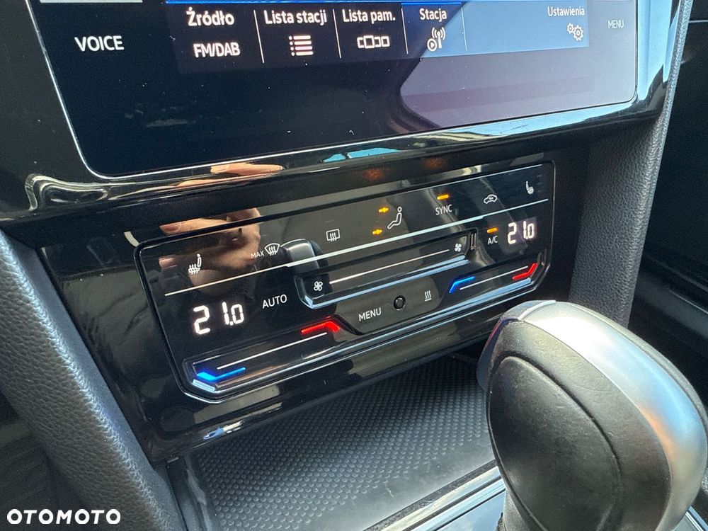 Volkswagen Passat 2.0 TDI SCR DSG 4Motion Elegance - 17