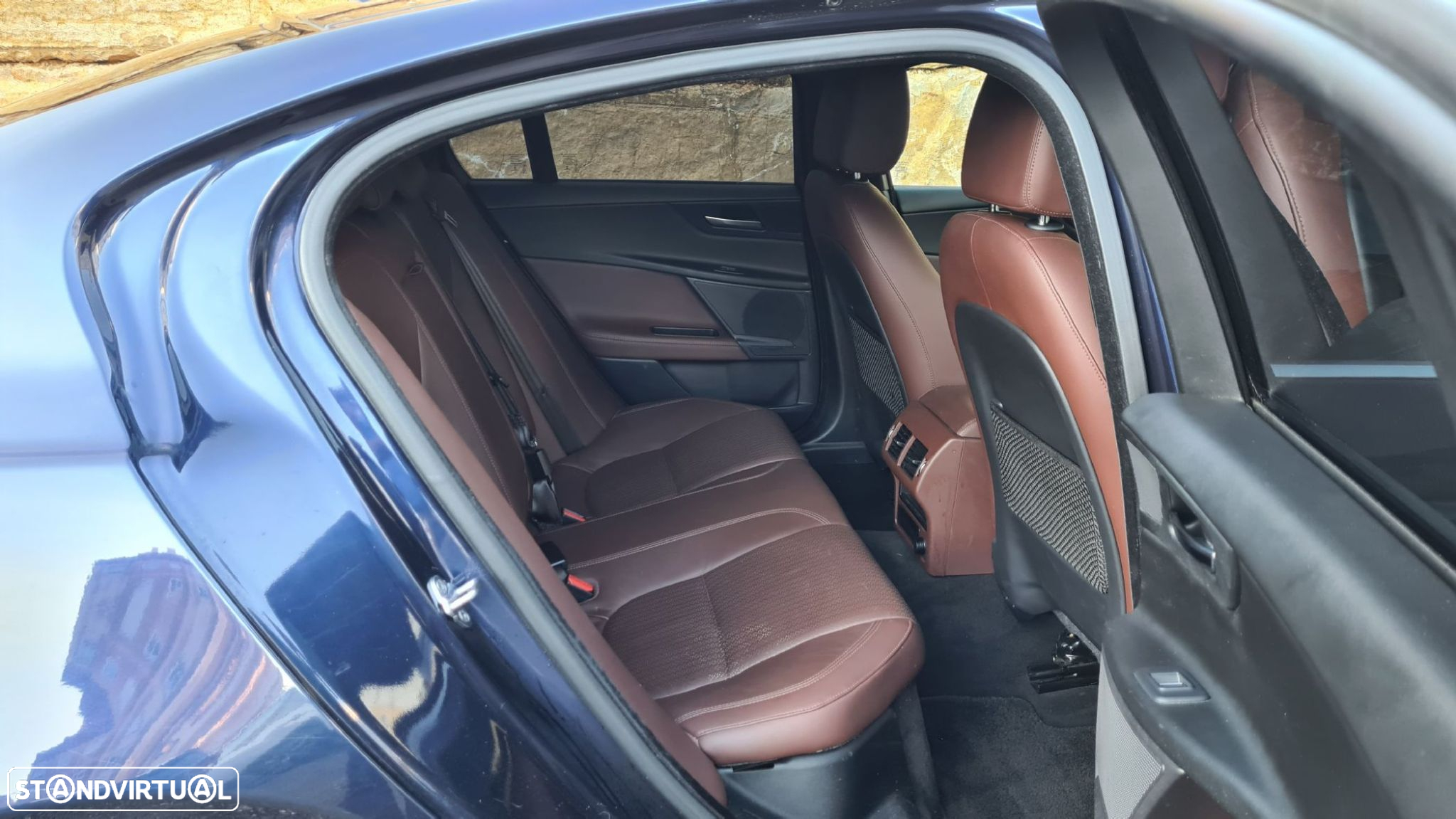 Jaguar XE 2.0 D Prestige - 35