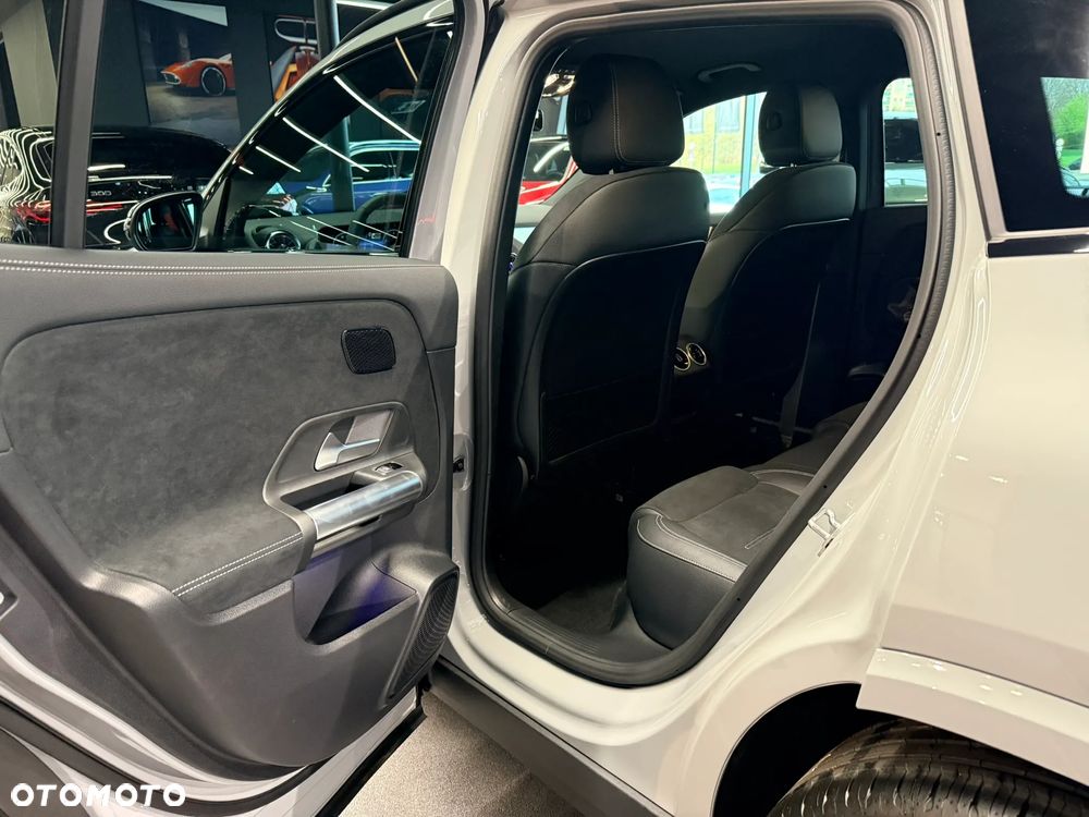 Mercedes-Benz GLA - 27