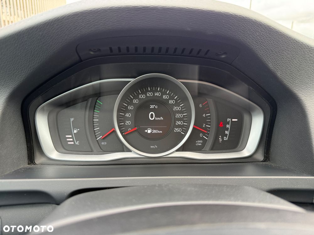 Volvo V60 Cross Country - 19