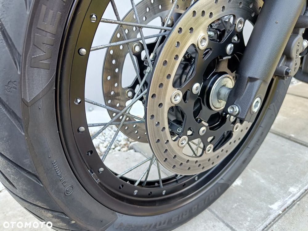 Suzuki V-STROM - 16