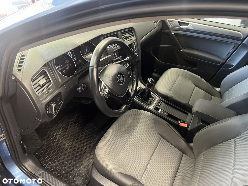 Volkswagen Golf - 6