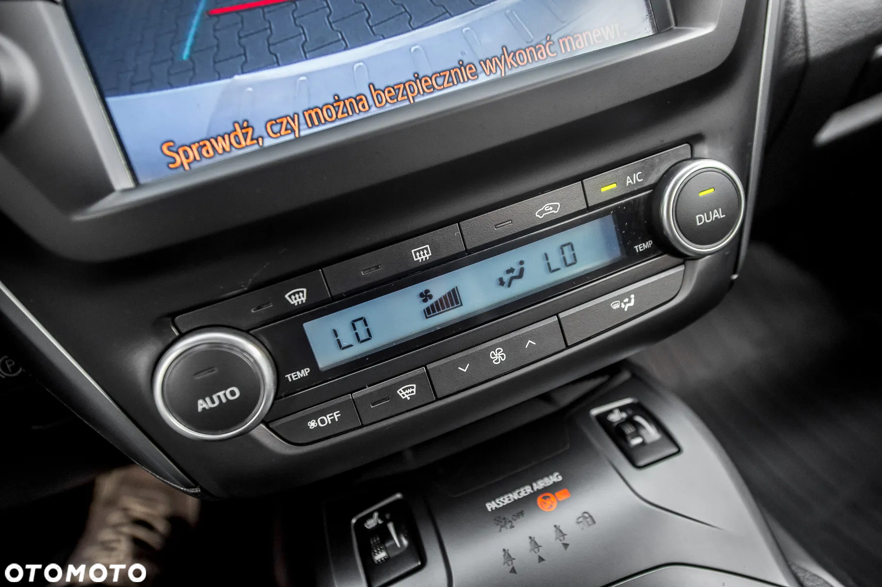 Toyota Avensis 1.8 Premium MS - 19