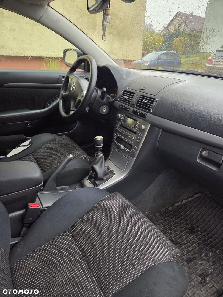 Toyota Avensis - 6