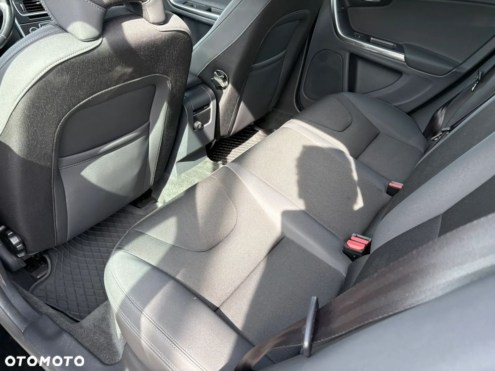 Volvo V60 T4 Momentum - 21
