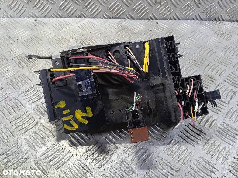 SKRZYNKA BEZPIECZNIKÓW RENAULT CLIO 2 8200031557 - 2