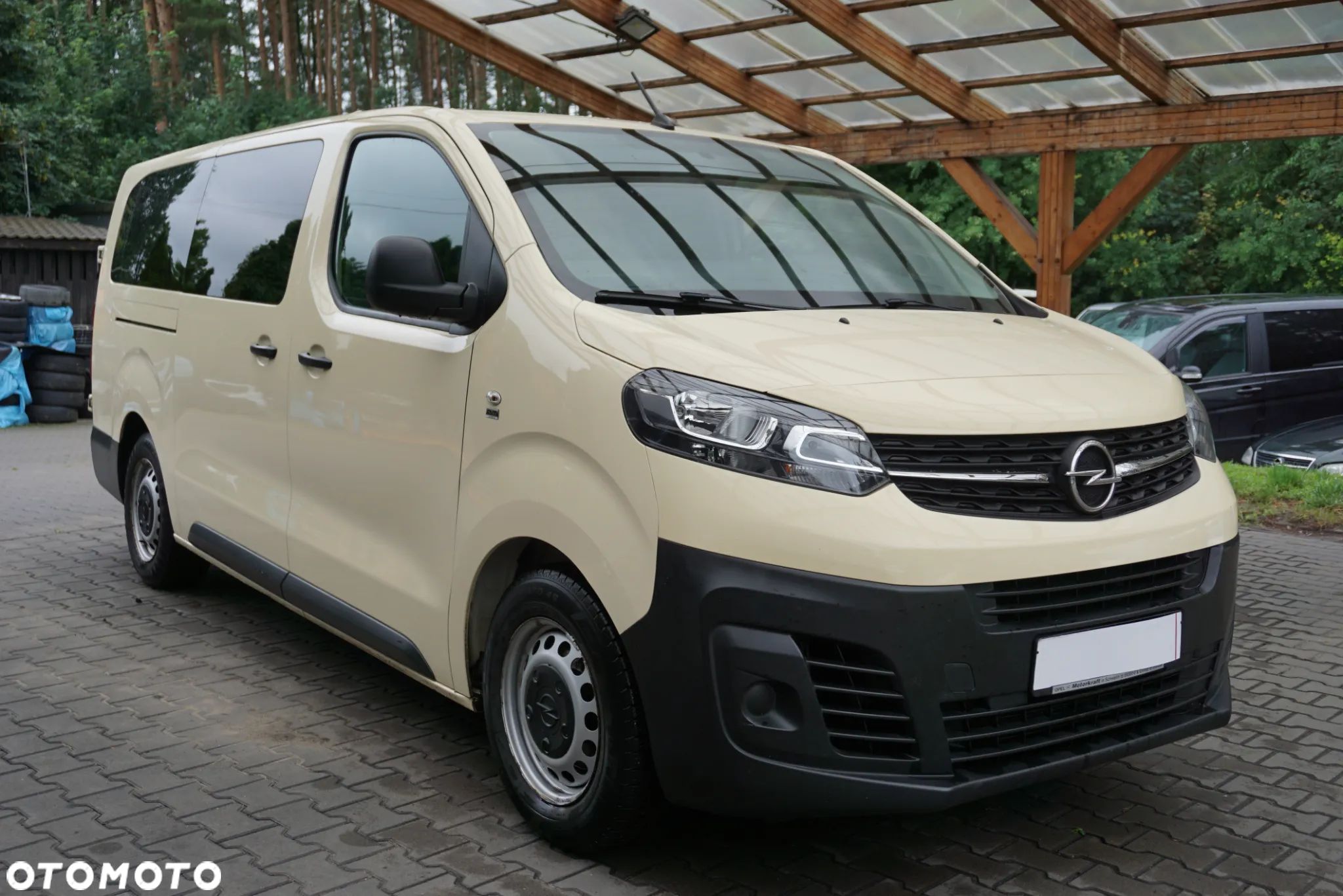 Opel Vivaro - 1