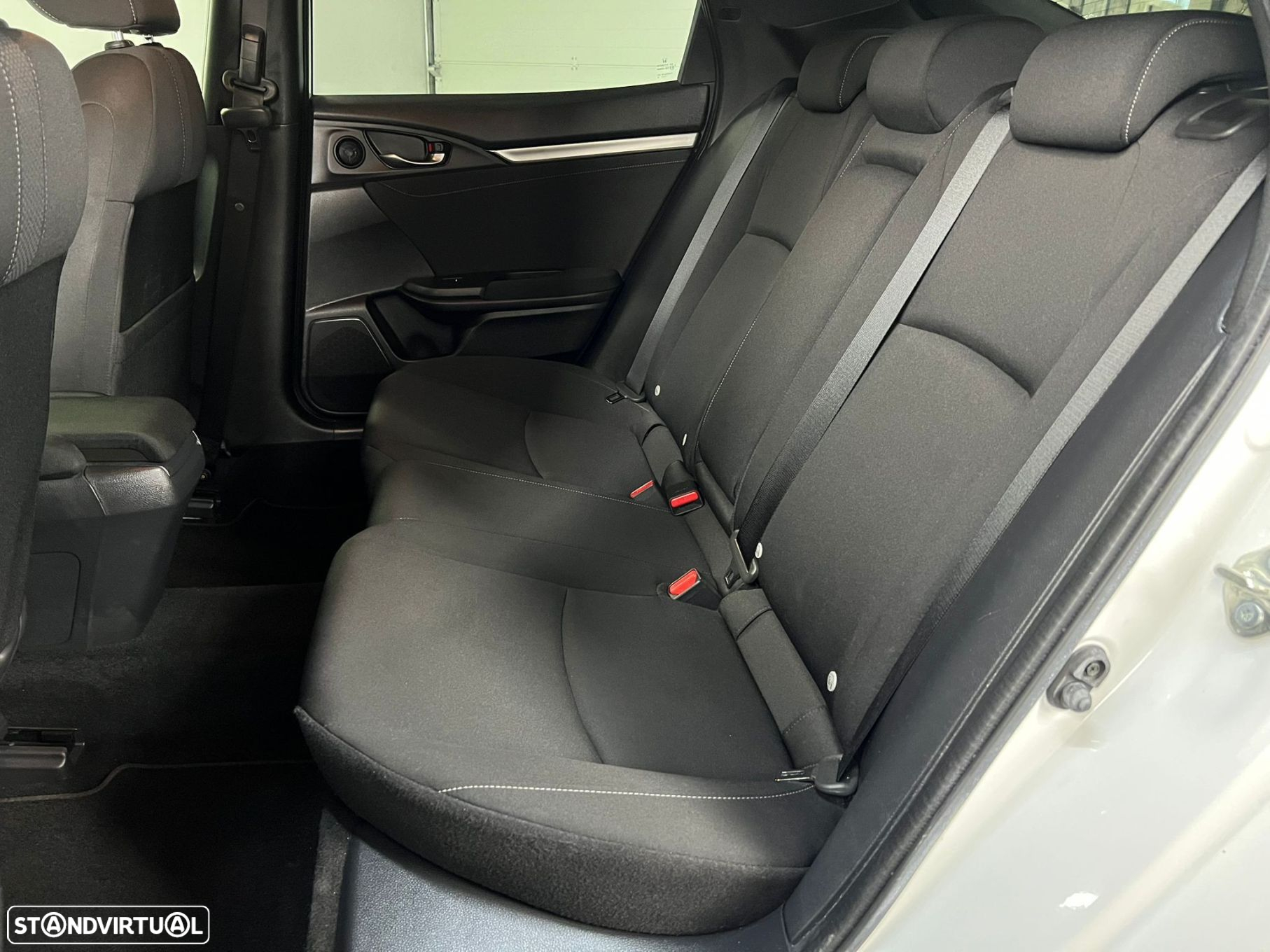 Honda Civic 1.0 i-VTEC Elegance CVT - 8