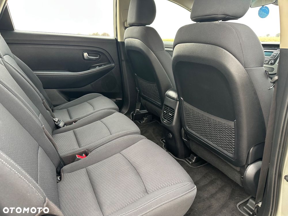 Kia Carens 1.6 GDI Dream Team Edition - 10