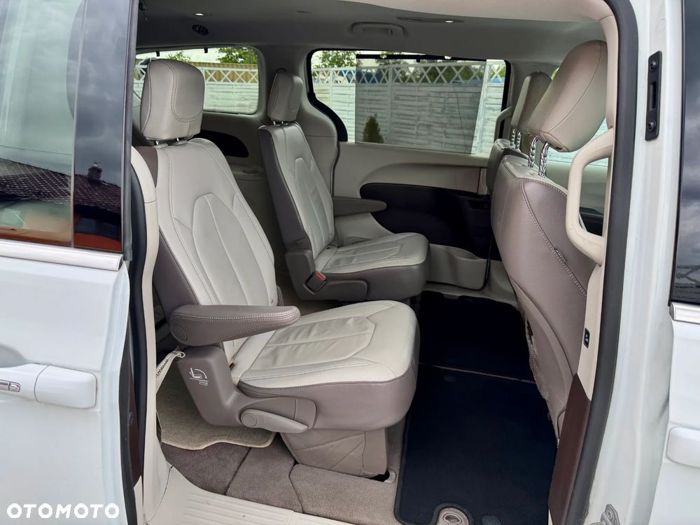 Chrysler Pacifica - 20