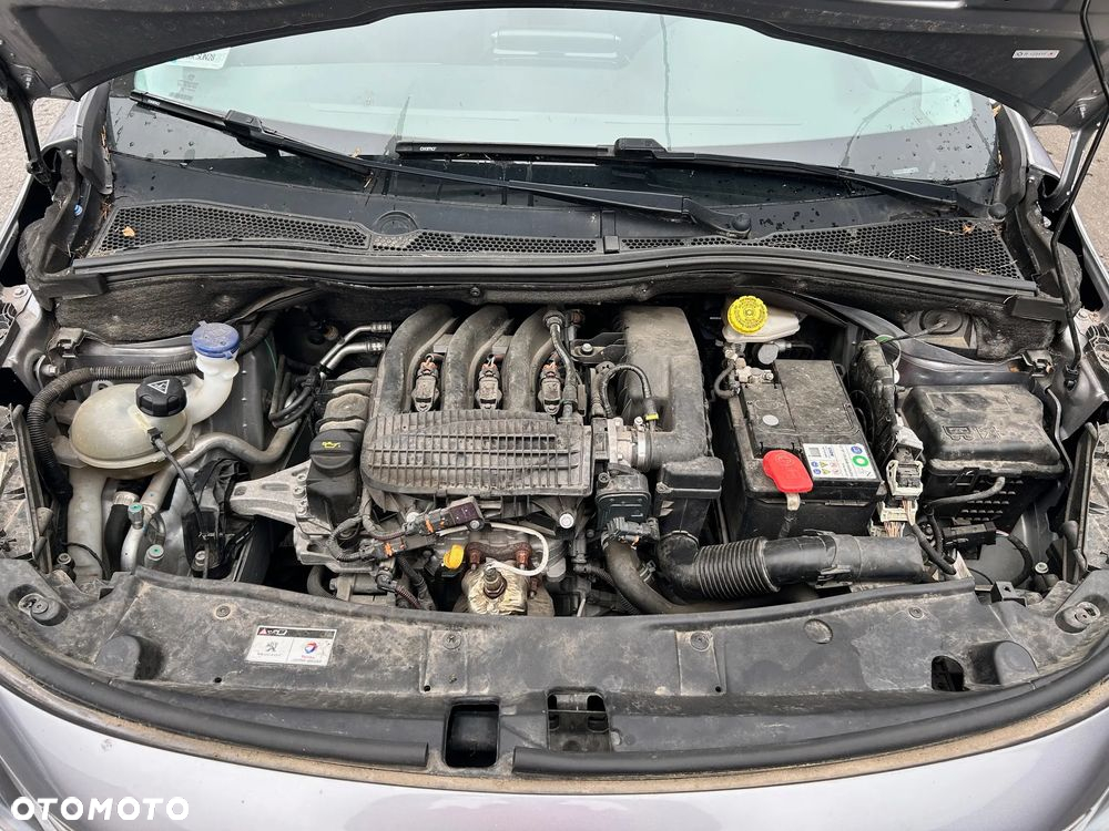 Peugeot 2008 1.2 Pure Tech Style - 12