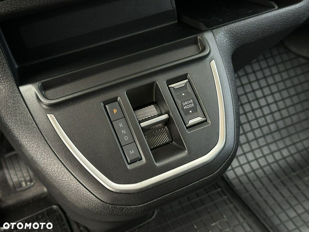 Peugeot Traveller - 26