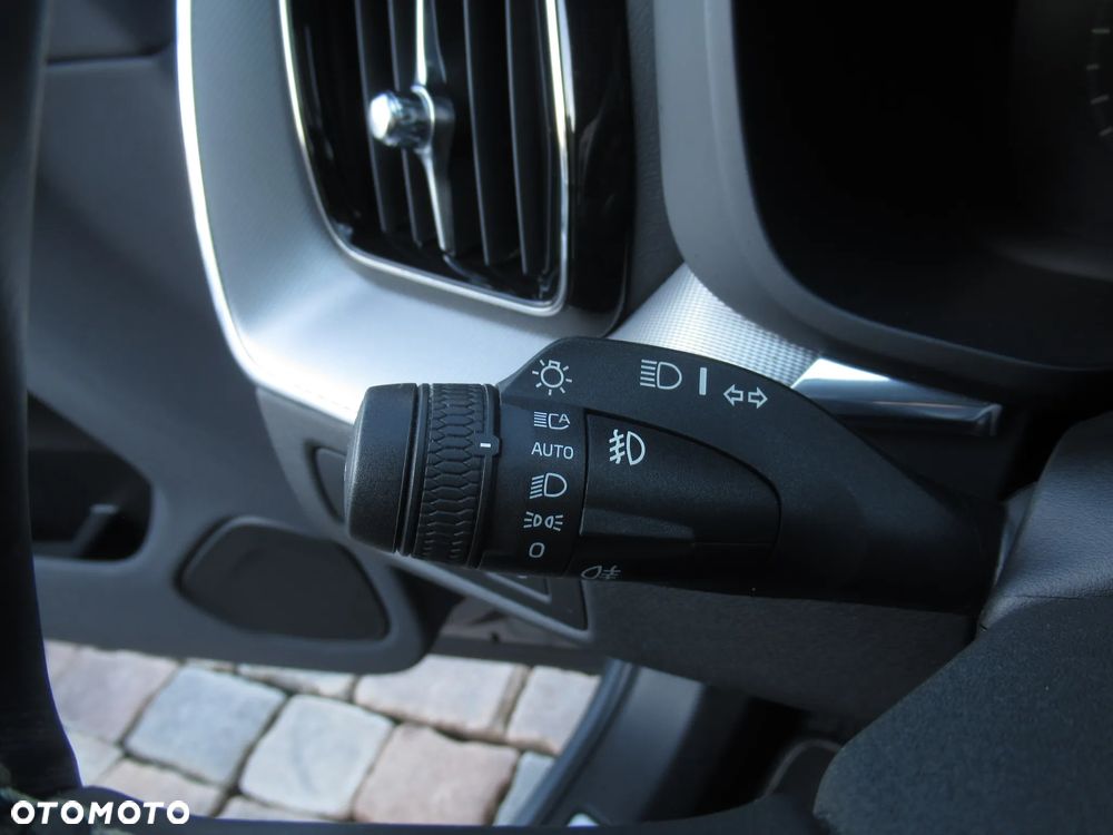 Volvo XC 60 T4 R-Design - 14